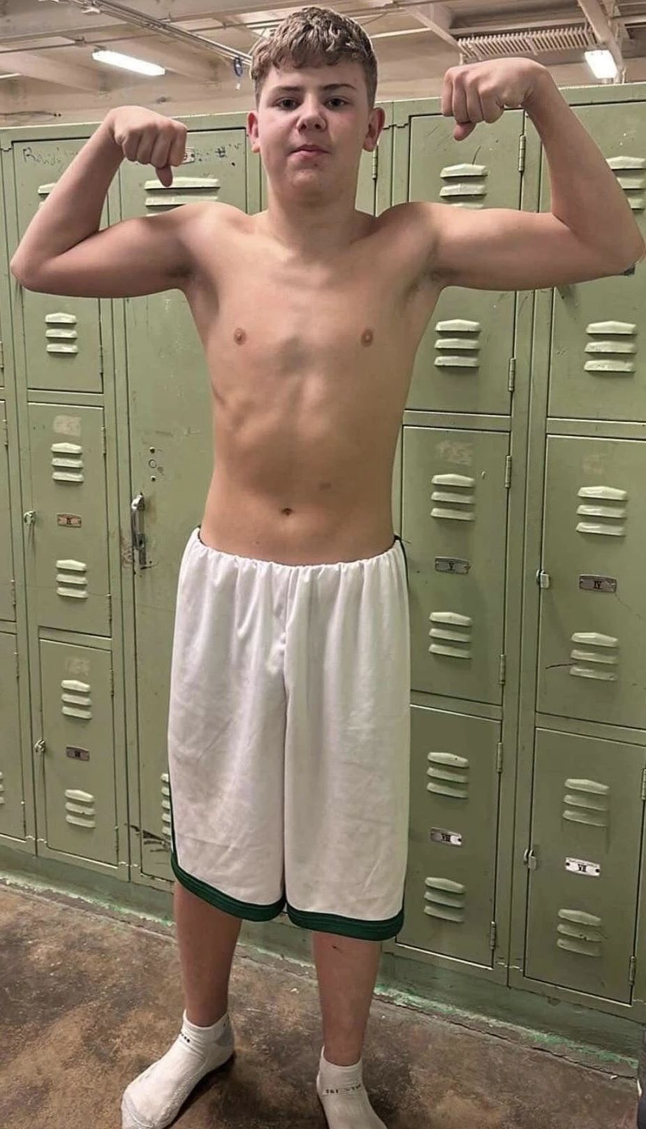 Devan Wherry - A gay 18 year old muscular boy