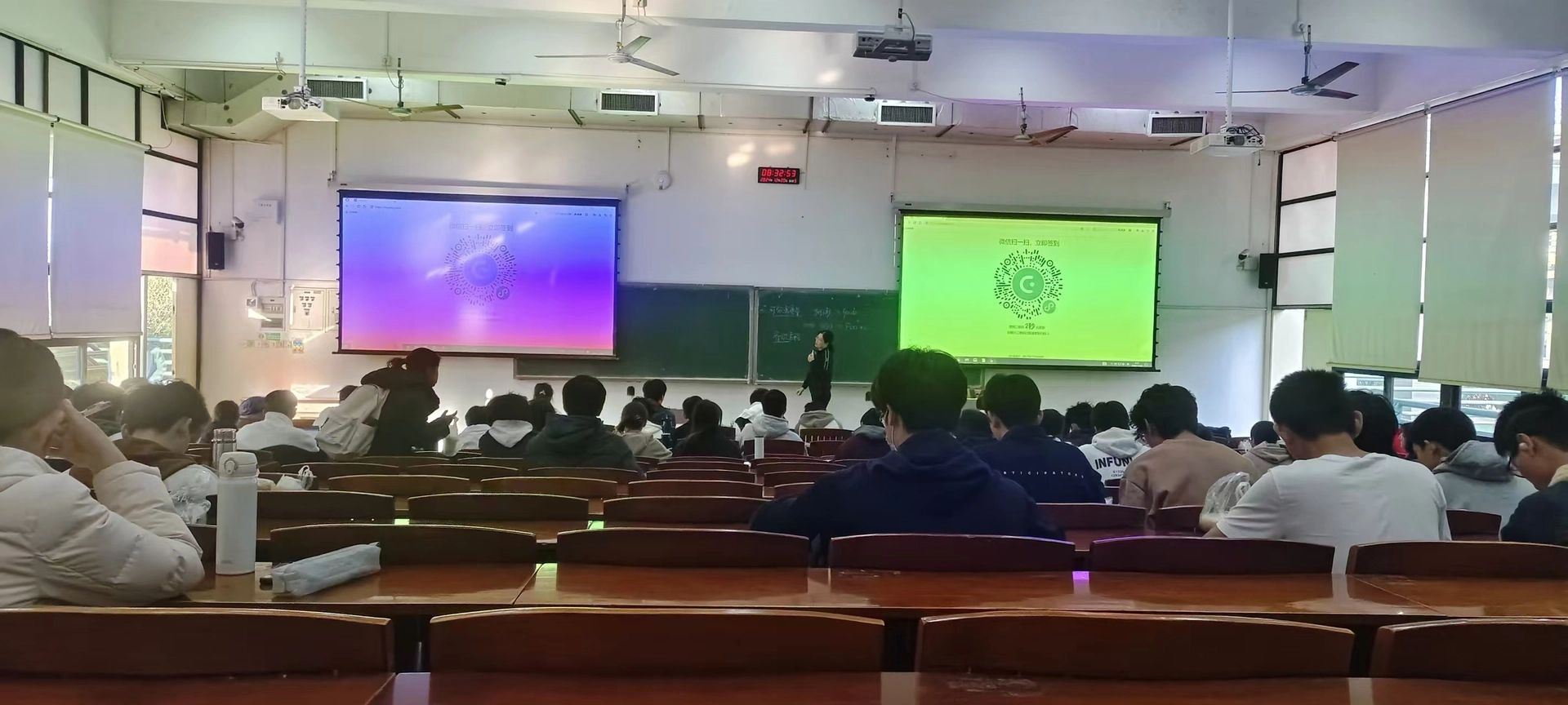 李桐 - 教室