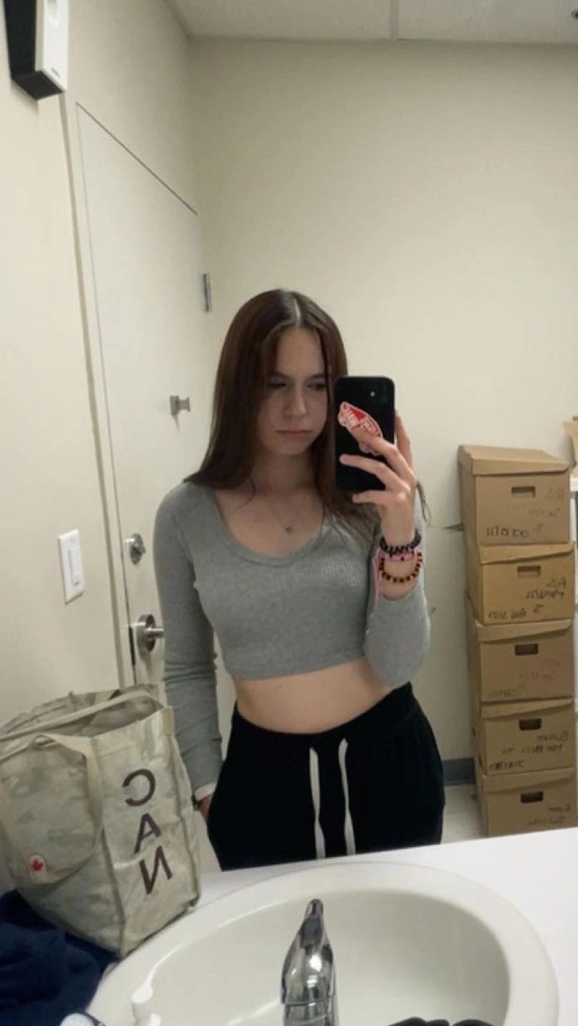 Keely - Seducing on the living room