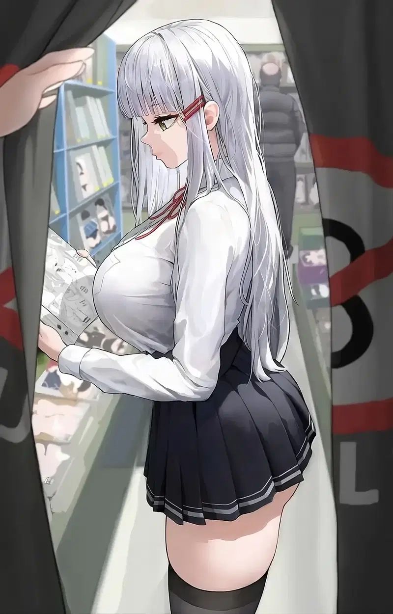 ルナ - エロ漫画を見てる所を見られてしまったクラスの人気者