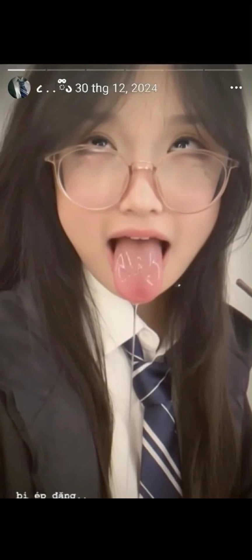 Con đĩ Trúc Ngân - .