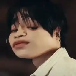 jeongin (I.N, baby bread)