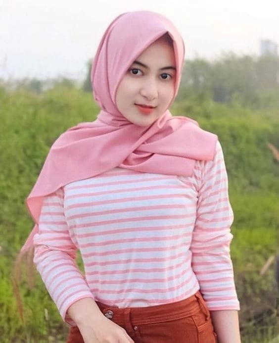 https://cdn.rubii.ai/public/character/chara_68906199870f09af1efd7dae.webp