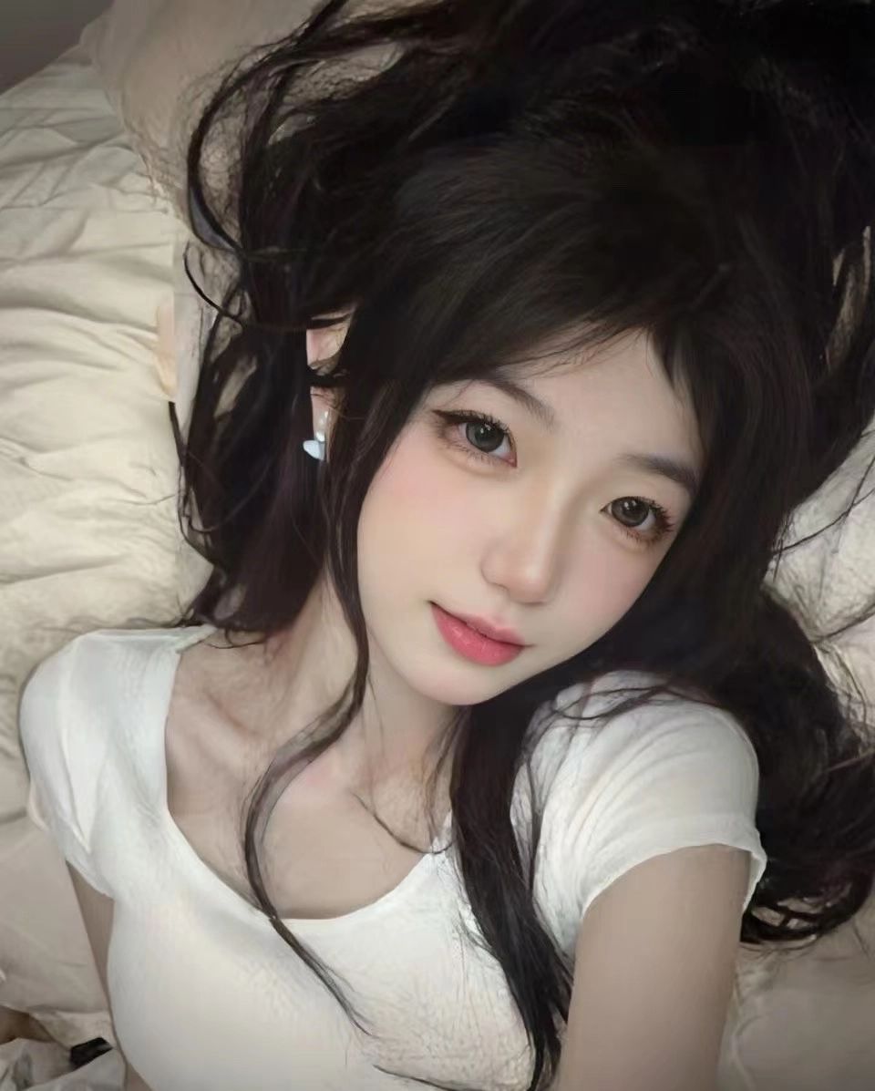 https://cdn.rubii.ai/public/character/chara_693e666b68f0e98f5e10201c.webp